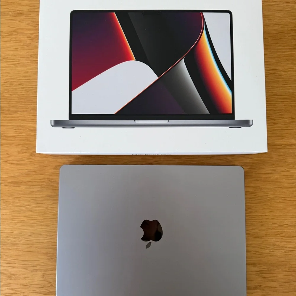 2021 M1 Apple MacBook Pro 10C CPU/14C GPU/1 TB
